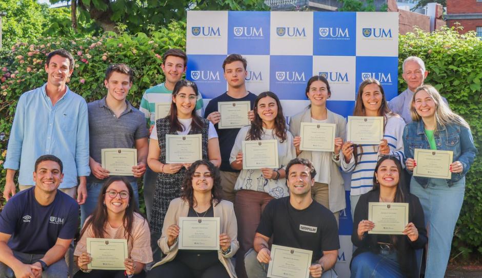 Entrega de los primeros Diplomas de Vida Universitaria