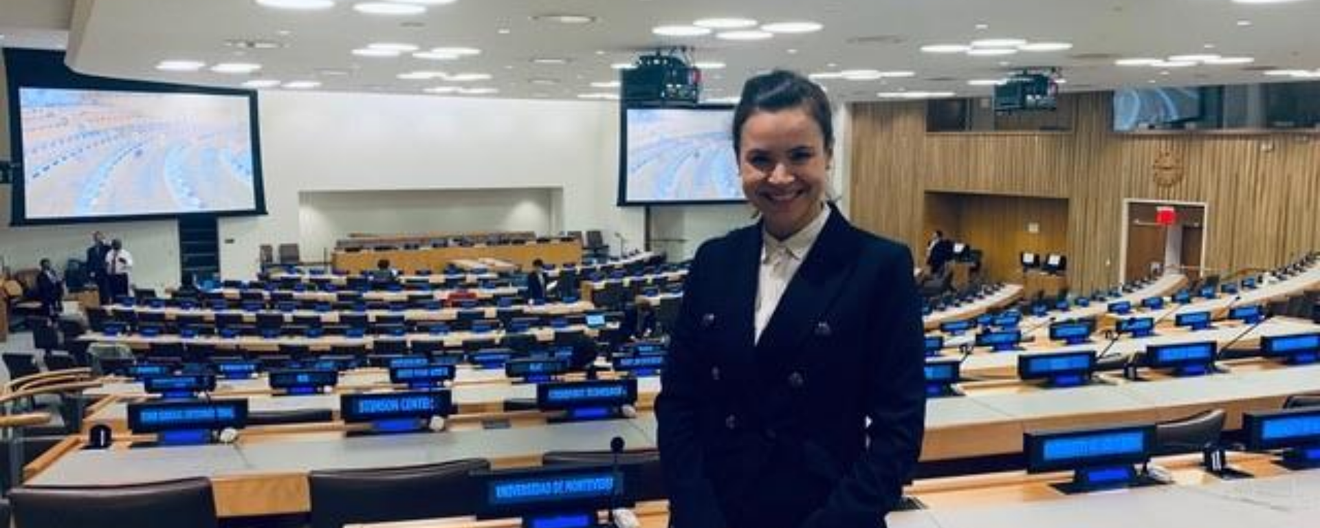 Mercedes Aramendía durante una conferencia internacional.